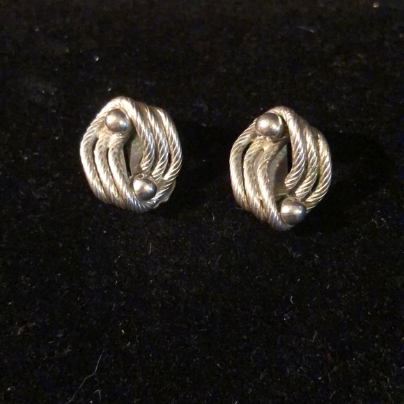 Jewelry - VTG Clip-on Earrings